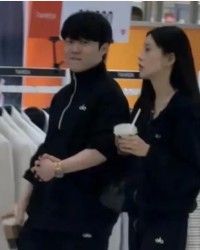 Rookie新女友：违规接触？还以为他和小钰结婚了